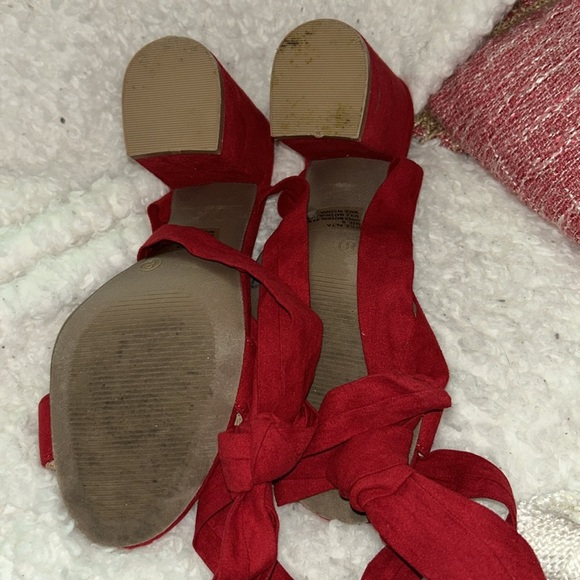 Lulu's Red Heeled Sandals with Knotted Design - Picture 5 of 5